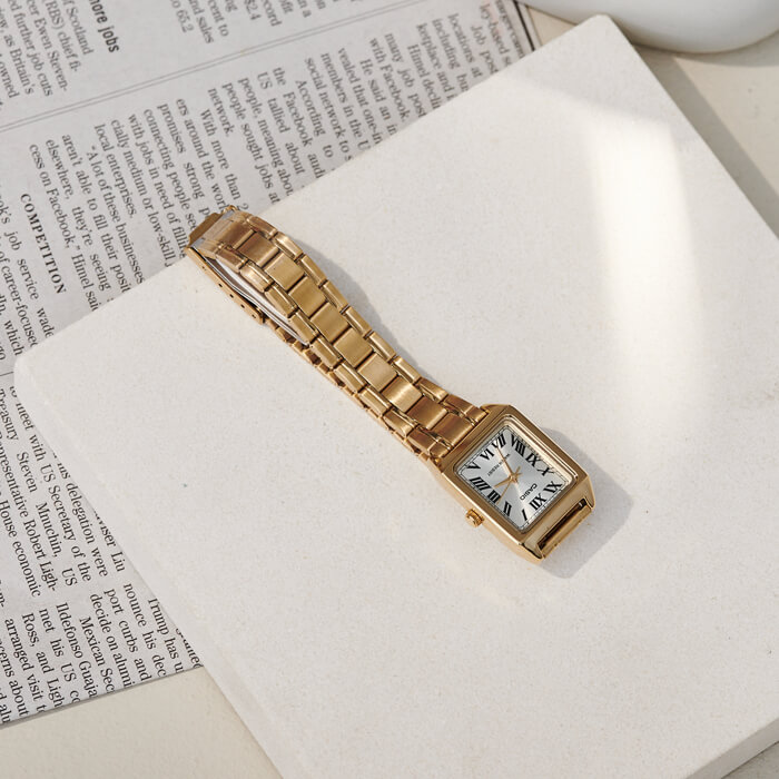 永無止盡。韓國CASIO手錶/2色【15-21002】 - 金色 聖誕送禮 · 交換禮物專區|$1000↑ · 輕奢華專區🎁|人氣熱銷 | Best seller🔥|24hr快速出貨|新品上架 | New Arrival|手環 | Bracelets|手錶
