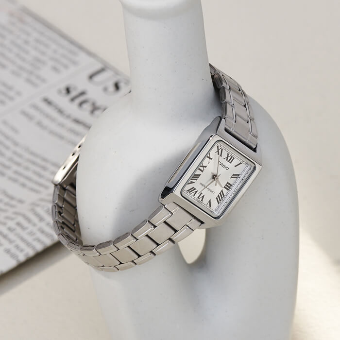 永無止盡。韓國CASIO手錶/2色【15-21002】 - 銀色 聖誕送禮 · 交換禮物專區|$1000↑ · 輕奢華專區🎁|人氣熱銷 | Best seller🔥|24hr快速出貨|新品上架 | New Arrival|手環 | Bracelets|手錶