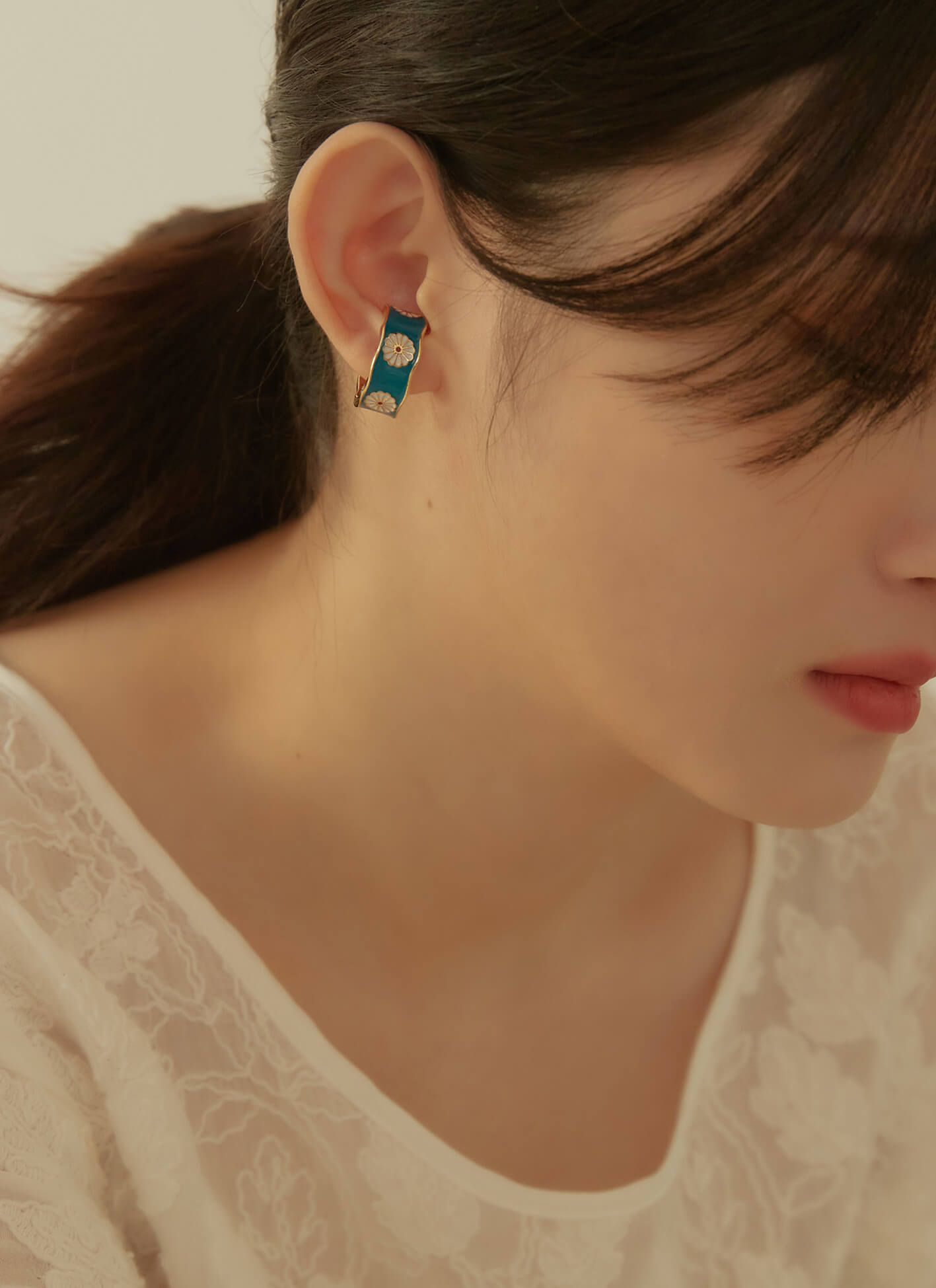 藍花。耳骨夾式耳環(單個)