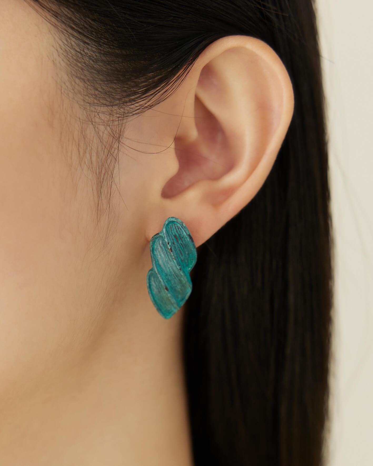 藍蛹。矽膠夾式/耳針式耳環