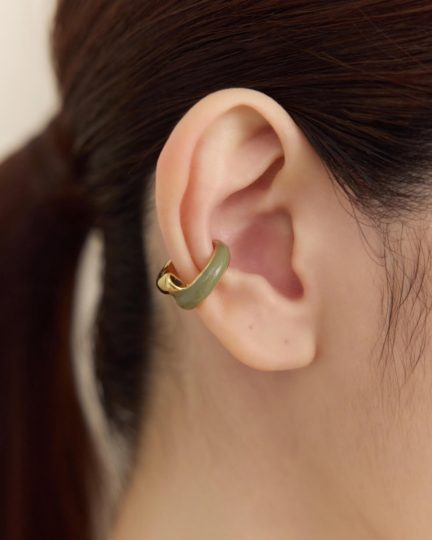 抹茶奶綠。耳骨夾式耳環(單個)